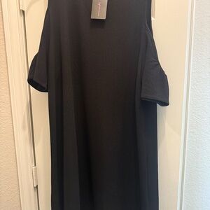 Cold shoulder black dress 2x flowy